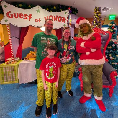 Universal Studios Orlando Islands of Adventure Breakfast with the Grinch